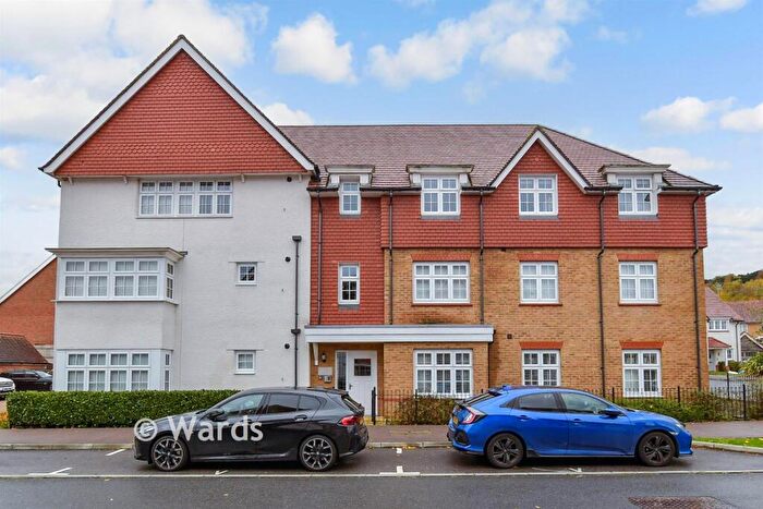 2 Bedroom Flat For Sale In Limeburners Drive, Halling, Kent, ME2