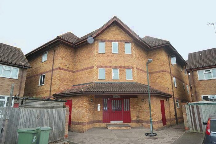 1 Bedroom Ground Flat To Rent In Colombus Square, Erith, DA8