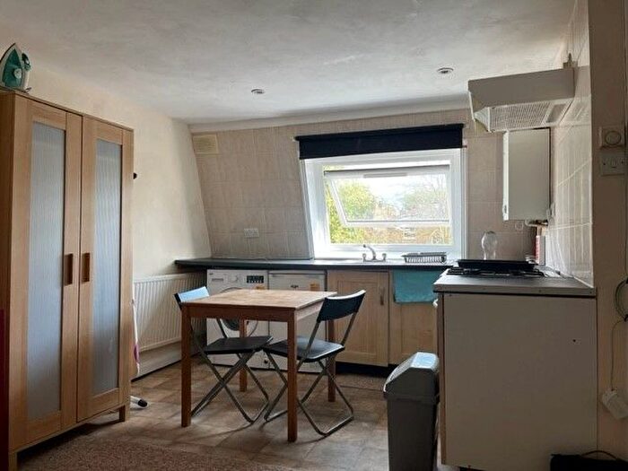 1 Bedroom Flat To Rent In Arminger Road, London, W12