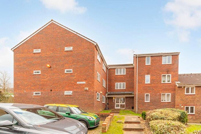 1 Bedroom Flat For Sale In Percy Gardens, Worcester Park, KT4