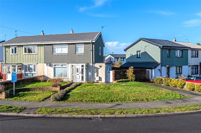 3 Bedroom Semi Detached House For Sale In Eastcroft Road, Warstones, Penn, Wolverhampton, West Midlands, WV4