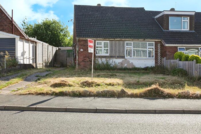 3 Bedroom Semi-Detached House For Sale In Freemantle Road, Rugby, CV22