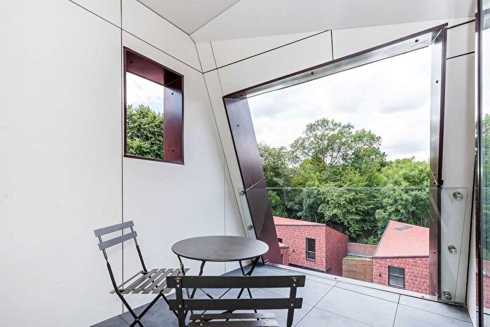 2 Bedroom Flat To Rent In Beadnell Road, London, SE23