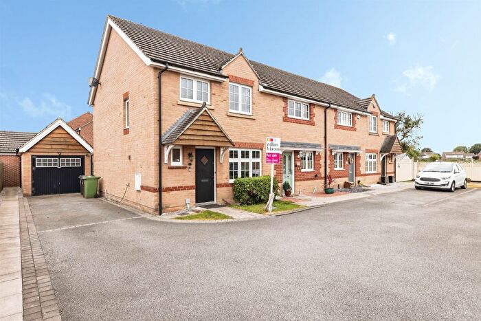 3 Bedroom End Of Terrace House For Sale In Station View, Hambleton, Selby, YO8