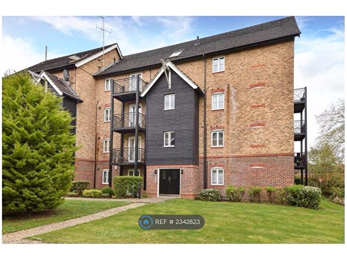 2 Bedroom Flat To Rent In Fryers Lane, High Wycombe, HP12