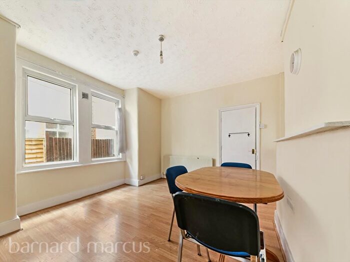 2 Bedroom Flat To Rent In Coverton Road, London, SW17