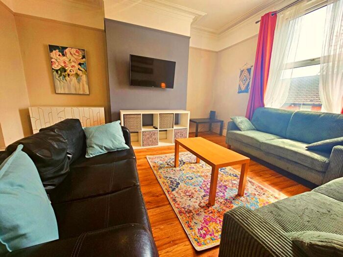 4 Bedroom House To Rent In Providence Avenue, Leeds, LS6