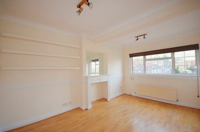 2 Bedroom Flat To Rent In Coleridge Road, Crouch End, London, N8