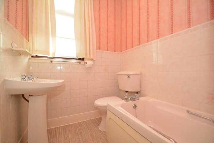 2 Bedroom Semi-Detached Bungalow For Sale In Coldstream Drive, Glasgow, G73