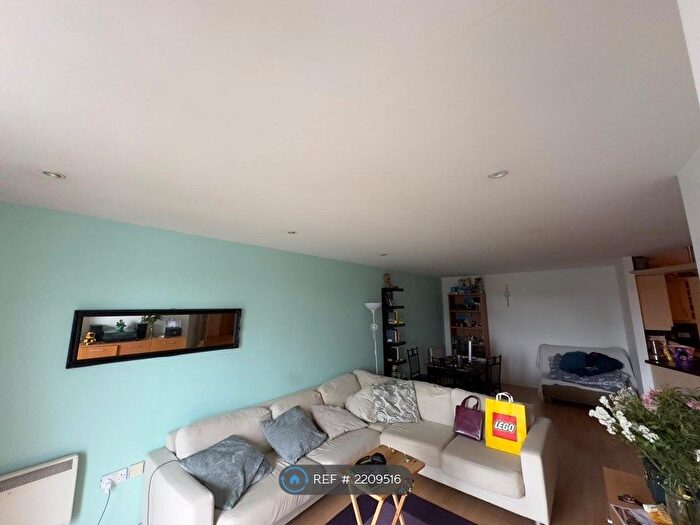 2 Bedroom Flat To Rent In The Quays, Manchester, M50