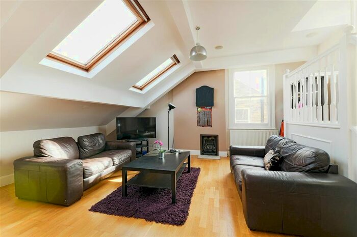 3 Bedroom Flat To Rent In Edge Hill, London, SW19