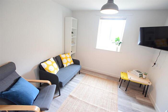2 Bedroom Flat To Rent In Apt, Brayford Court - Student Apartment - /, LN1