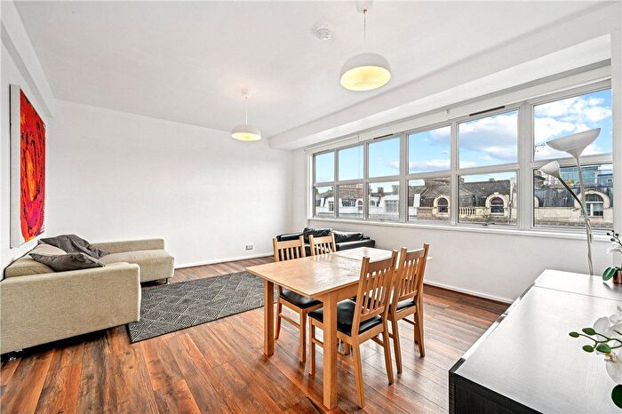 4 Bedroom Flat To Rent In Earls Court Road, Earl's Court, London, SW5