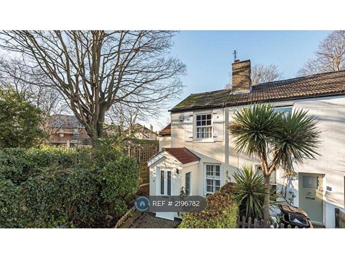 2 Bedroom End Of Terrace House To Rent In Plaistow Grove, Bromley, BR1