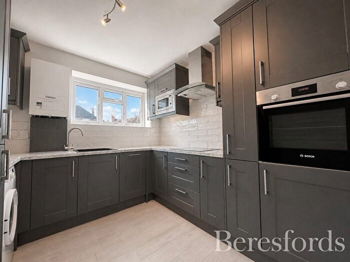 1 Bedroom Flat For Sale In Leyburn Crescent, Romford, RM3