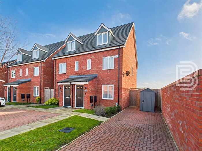 3 Bedroom Semi-Detached House For Sale In Vervain Drive, Coton Park, Rugby, CV23