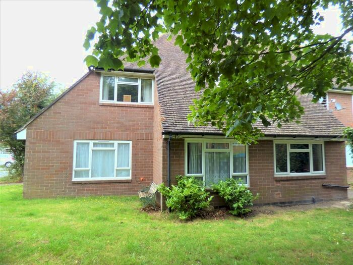 2 Bedroom Flat To Rent In Levett Road, Leatherhead, KT22