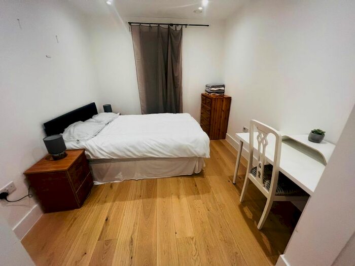 3 Bedroom Flat To Rent In Upper Richmond Road, London, SW15