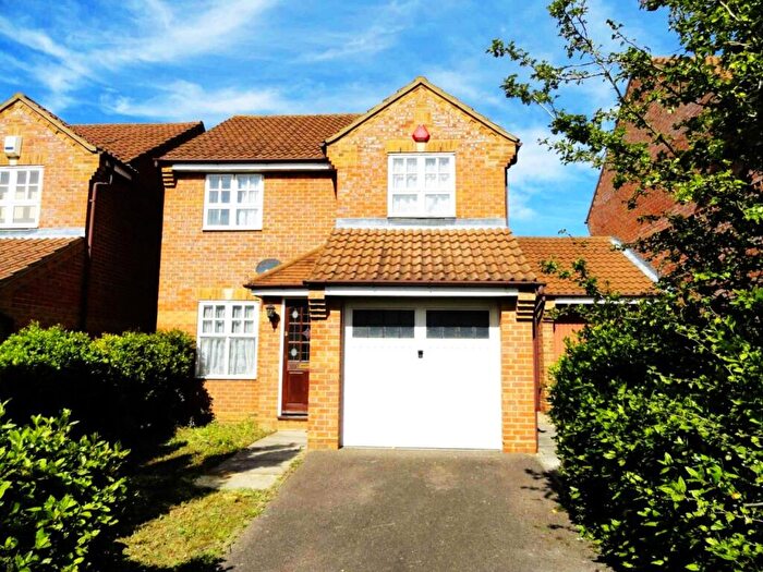 3 Bedroom Detached House To Rent In Kirkstall Place, Oldbrook, Milton Keynes, MK6