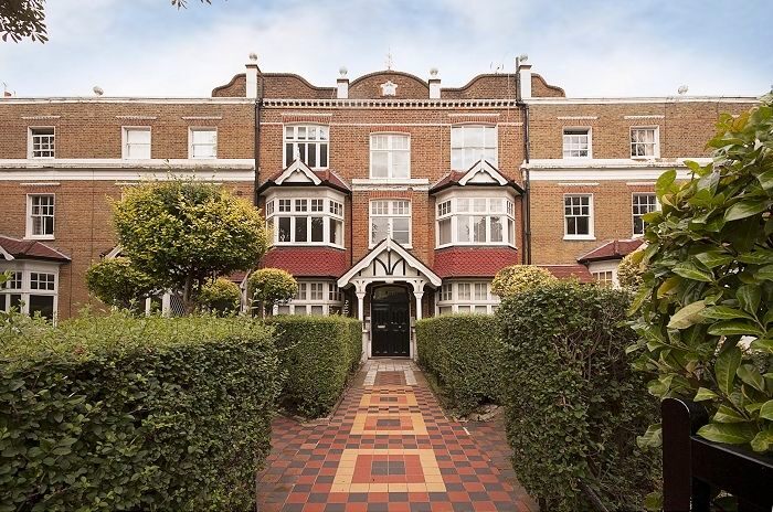 2 Bedroom Flat For Sale In Larkhall Rise, London, SW4