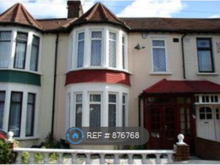 4 Bedroom Terraced House To Rent In Aldersey Gardens, Barking, IG11