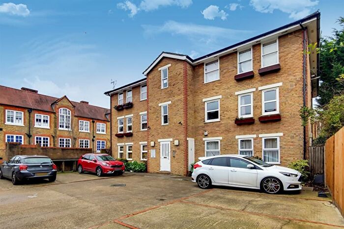 2 Bedroom Flat To Rent In Valmar Road, London, SE5