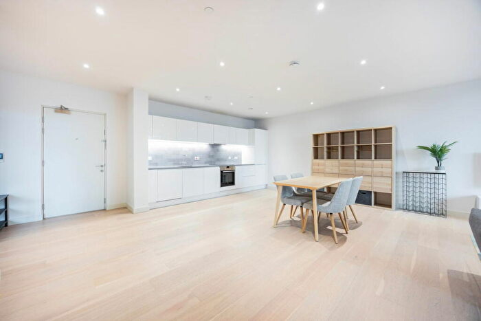 2 Bedroom Apartment For Sale In Starboard Way, London, E16