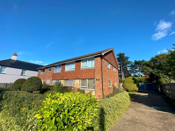 2 Bedroom Flat To Rent In Woodfield Lane, Ashtead KT21
