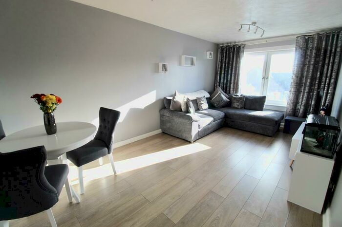2 Bedroom Flat To Rent In Larch Road, Second Floor, AB16