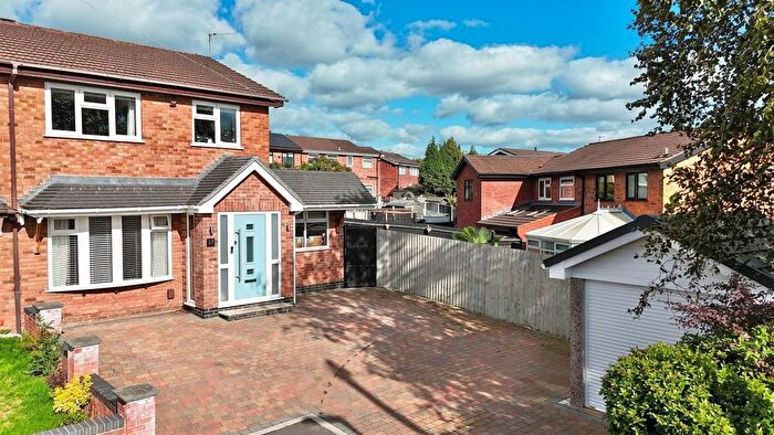 4 Bedroom Semi-Detached House For Sale In Pensford Grove, Stoke-On-Trent, ST1