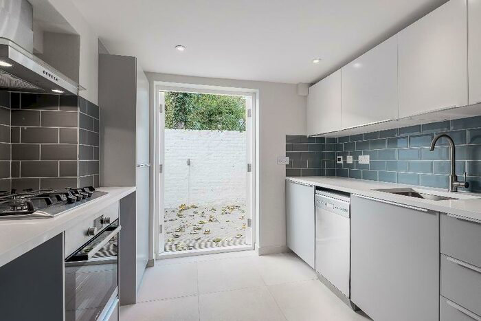 5 Bedroom Terraced House To Rent In Kitson Road, SE5