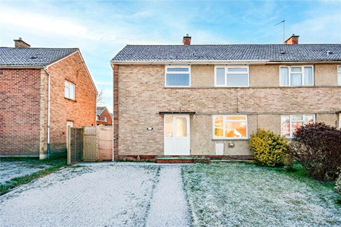 3 Bedroom Semi Detached House To Rent In De Montfort Road, Speen, Newbury, RG14