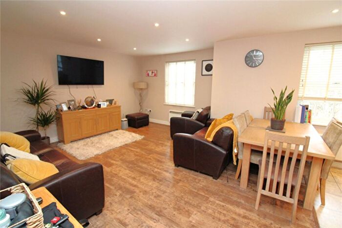 2 Bedroom Apartment For Sale In North Square, Knowle, Fareham, Hampshire, PO17
