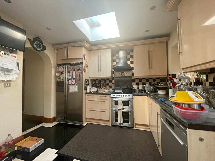6 Bedroom Semi-Detached House To Rent In Raleigh Road, Southall, UB2