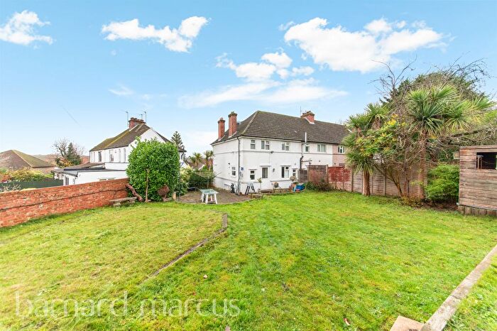 3 Bedroom End Terrace House For Sale In Hawthorn Crescent, South Croydon, CR2