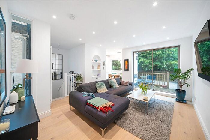 2 Bedroom Flat To Rent In Harcourt Terrace, London, SW10