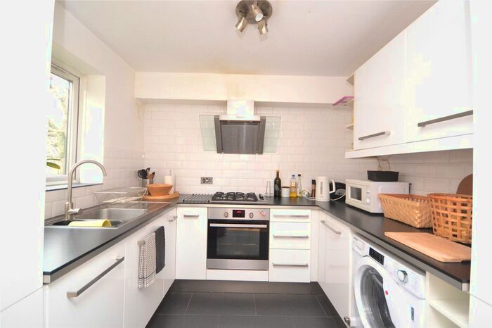 2 Bedroom Flat To Rent In Caroline Close, Muswell Hill, London, N10