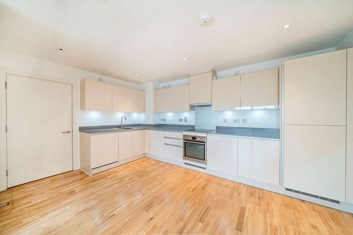 2 Bedroom Flat For Sale In Streatham High Road, Streatham, SW16
