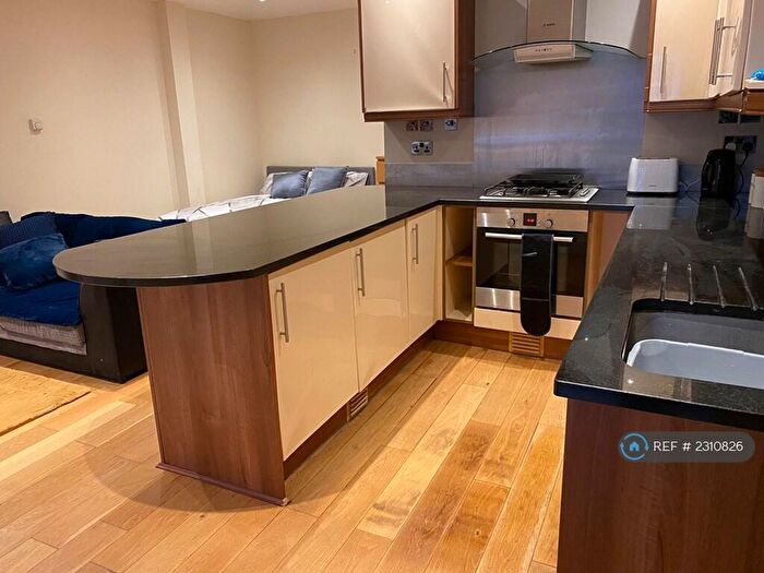 Studio To Rent In Evering Road, London, N16