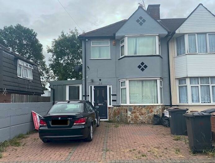 3 Bedroom House To Rent In Hurst Way, Luton, LU3