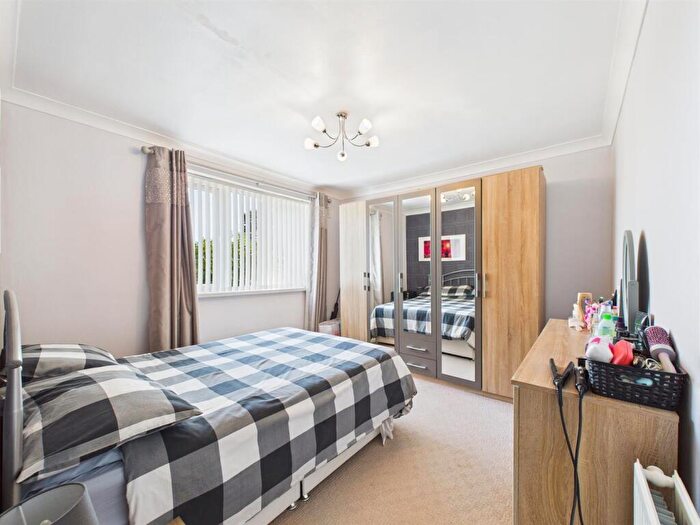 3 Bedroom End Of Terrace House For Sale In Loweswater Road, Binley, Coventry, CV3