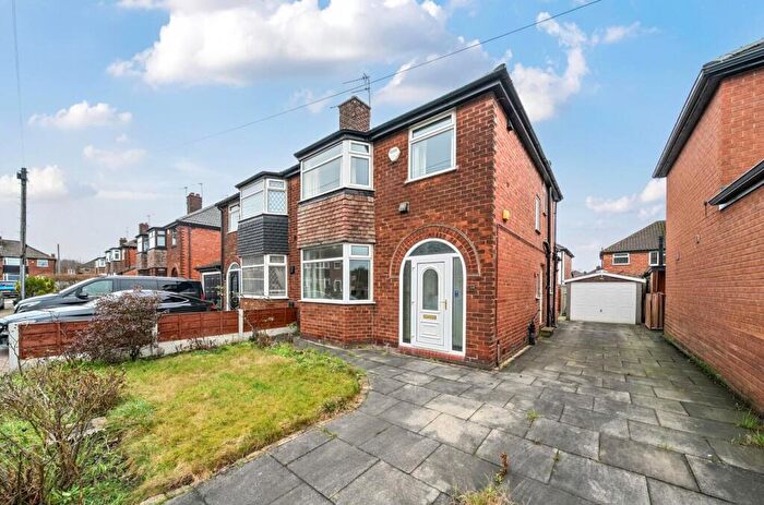 3 Bedroom Semi Detached House For Sale In Greenacre Lane, Worsley, Manchester, M28