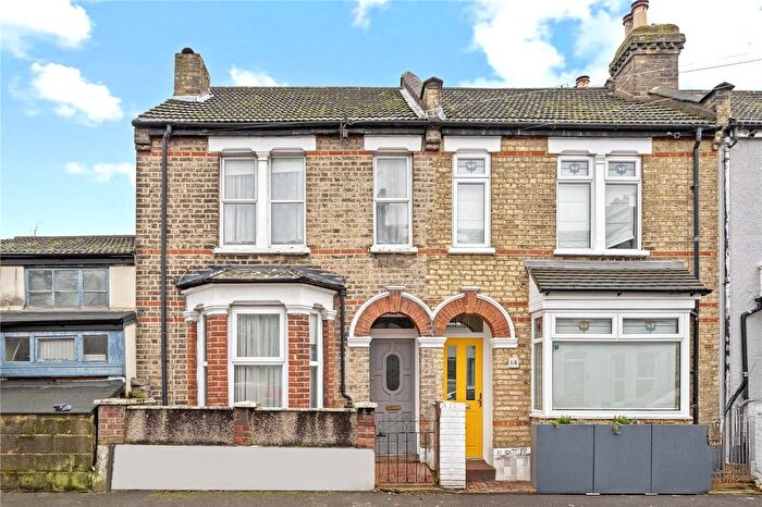 3 Bedroom Detached House To Rent In Lime Street, Walthamstow, E17
