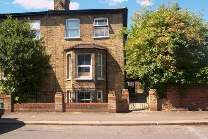 1 Bedroom Studio To Rent In East Avenue, London, E17