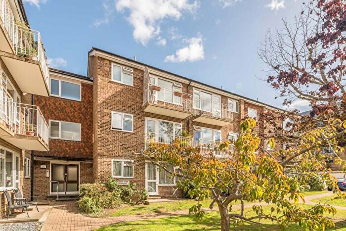 2 Bedroom Flat For Sale In Crescent Road, Kingston Upon Thames, KT2