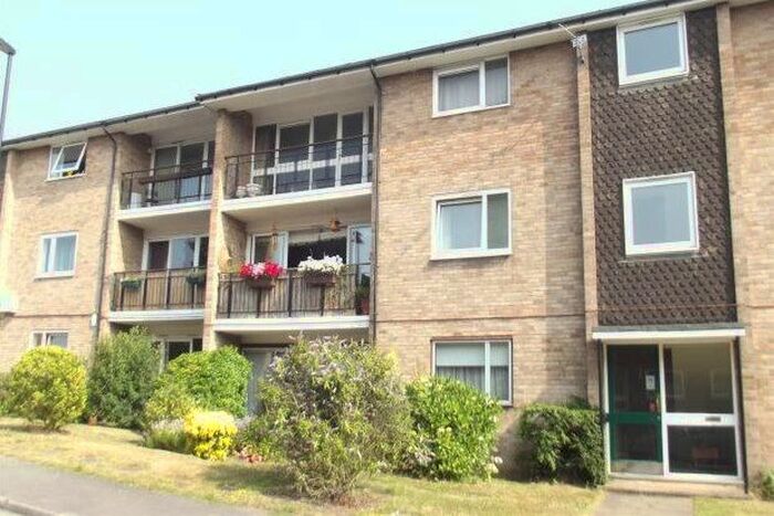 3 Bedroom Flat To Rent In Droitwich Close, London, SE26