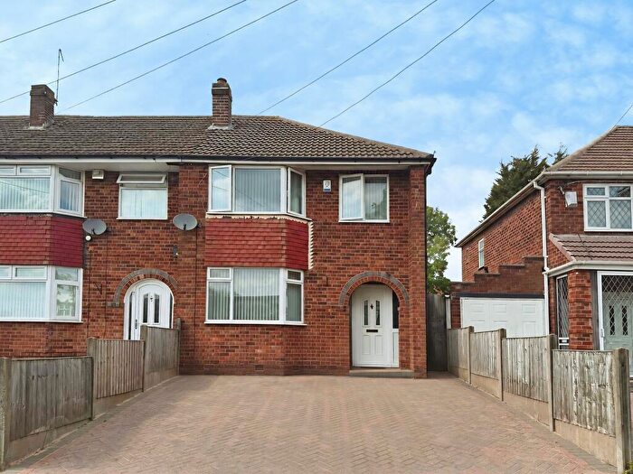 3 Bedroom End Of Terrace House For Sale In Potters Green Road, Potters Green, Coventry, West Midlands, CV2