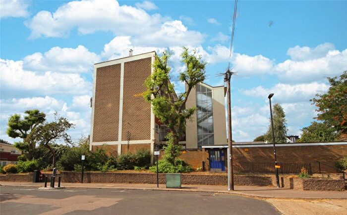 2 Bedroom Flat To Rent In Grosvenor Park Road, Walthamstow, E17
