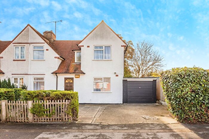 3 Bedroom Semi Detached House For Sale In Cressingham Road, Reading, RG2