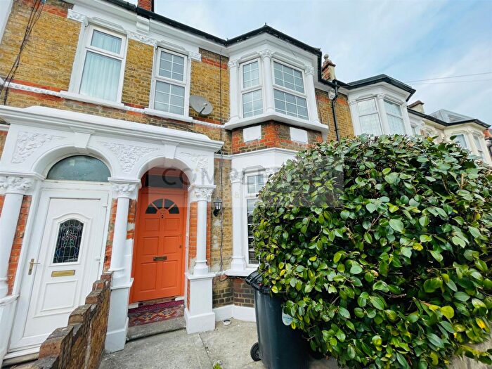 2 Bedroom Flat For Sale In Walthamstow, E17